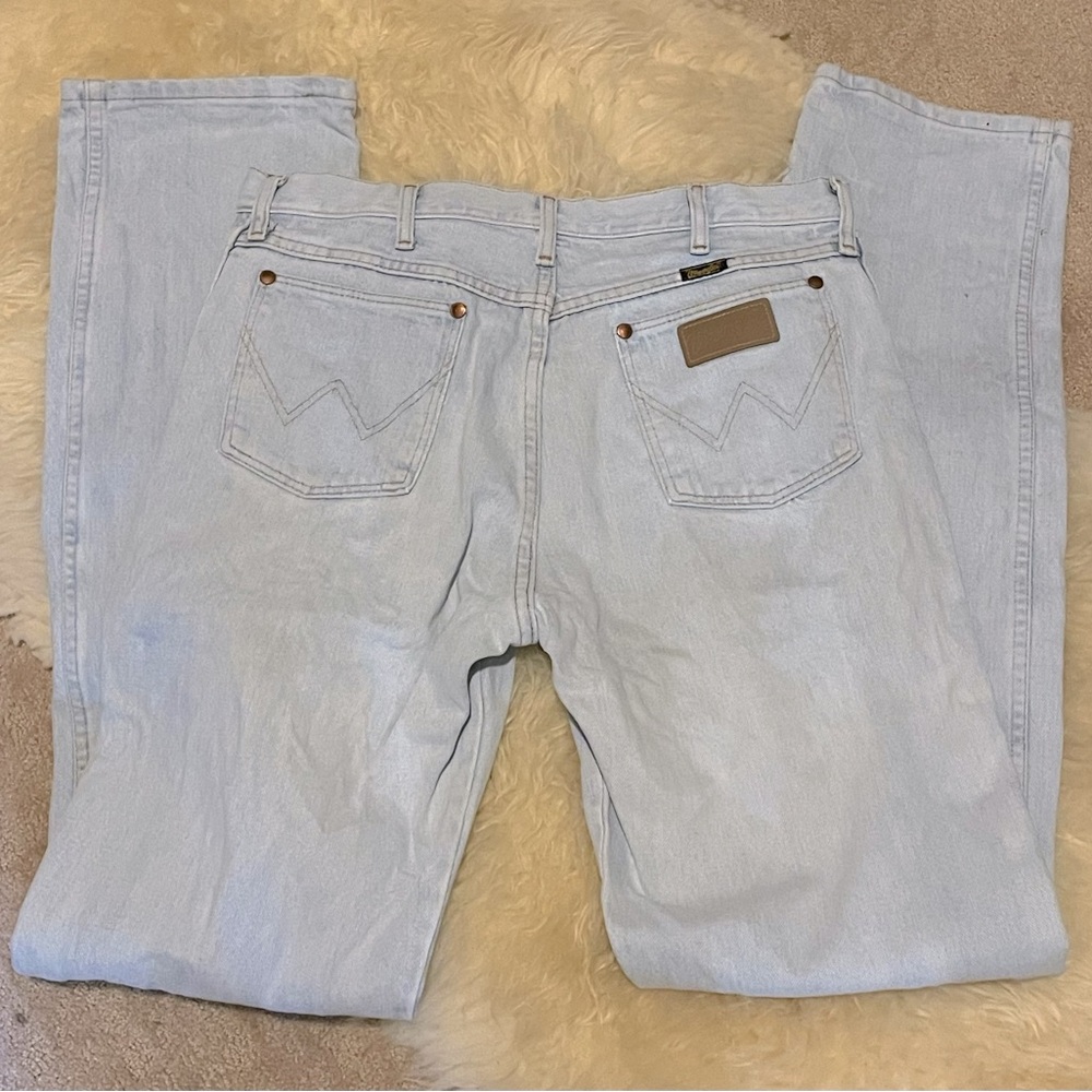 Men’s Light Wash Wrangler Jeans (32x36)